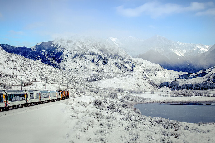 OG-TranzAlpine-Lake-Sarah-in-snow-KM2013__ResizedImageWzExMDMsNzM1XQ